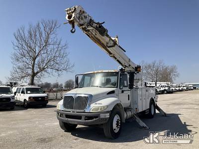 Altec DM47-TR, 23,790 Lb Digger Derrick