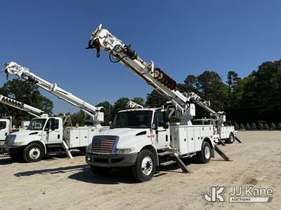 Altec DM47-TR, 23,790 Lb Digger Derrick