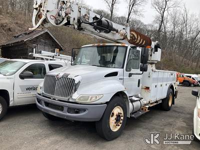 Altec DM47-TR, 23,760 Lb Digger Derrick