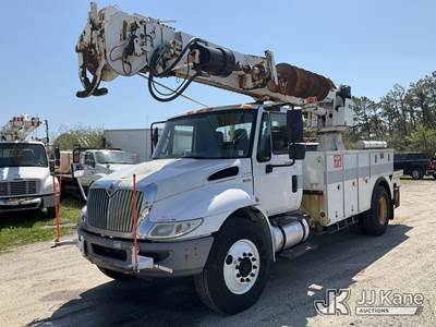 Altec DM47BT, 23,790 Lb Digger Derrick