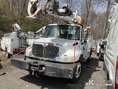 International 4300 Truck-Mounted Digger Derrick