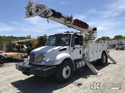 Altec DM47B TR, 23,790 Lb Digger Derrick