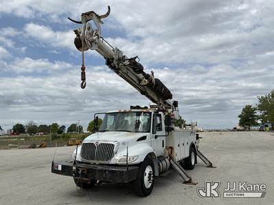 Altec DM47B-TR, 23,790 Lb Digger Derrick