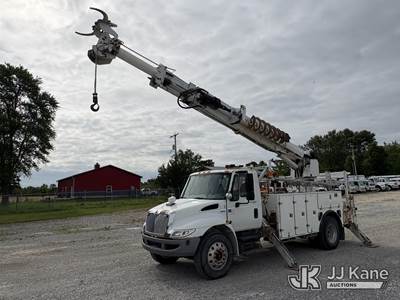Altec DM47-TR, 23,790 Lb Digger Derrick
