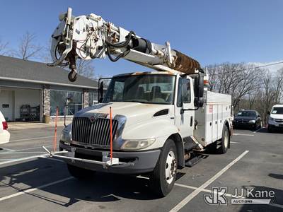 Altec DM47-TR, 23,760 Lb Digger Derrick