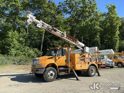 Altec DM47B-BC, 17,730 Lb Digger Derrick