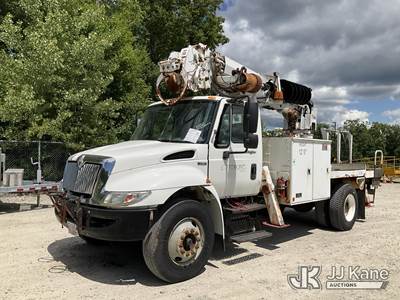 Altec DM45-BC, 19,460 Lb Digger Derrick