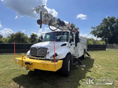 Altec DM47TR, 23,790 Lb Digger Derrick