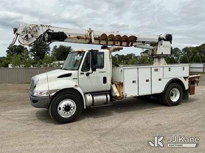 Altec DM47TR, 23,790 Lb Digger Derrick