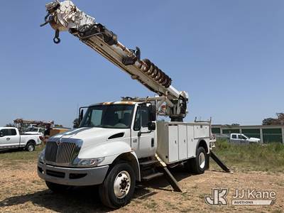 Altec DM47-TR, 23,790 Lb Digger Derrick