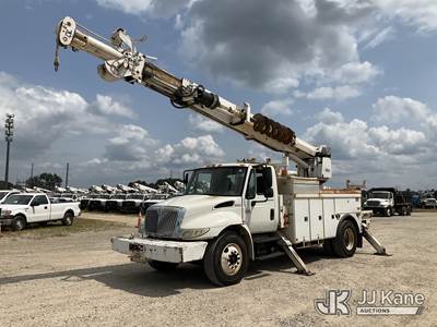 Altec DM47B-TR, 23,790 Lb Digger Derrick