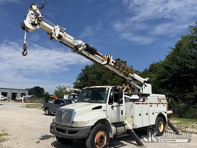 Altec DM47-TR, 23,790 Lb Digger Derrick