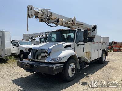Altec DM47-TR, 23,790 Lb Digger Derrick