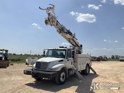 Altec DM47B-TR, 23,790 Lb Digger Derrick