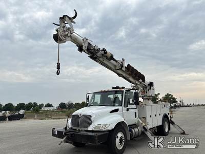 Altec DM47BTR, 23,790 Lb Digger Derrick