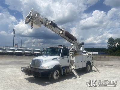 Altec DM47B-TR, 23,790 Lb Digger Derrick