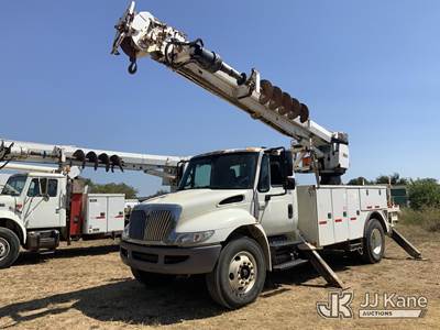 Altec DM47, 23,790 Lb 47 ft, Digger Derrick
