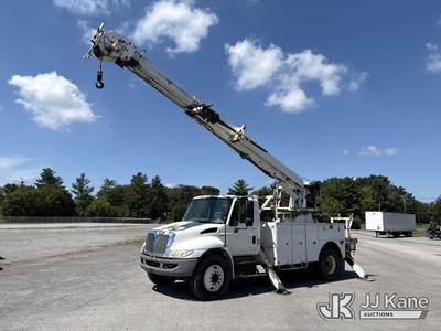 Altec DM47-TR, 23,790 Lb Digger Derrick