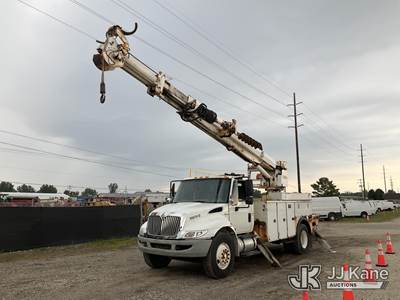 Altec DM47-TR, 23,790 Lb Digger Derrick
