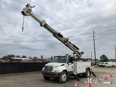Altec DM47-TR, 23,790 Lb Digger Derrick