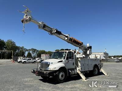 Altec DM47TR, 23,790 Lb Digger Derrick