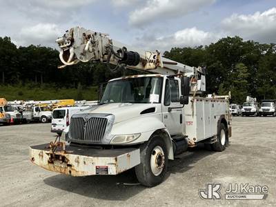 Altec DM47-TR, 23,790 Lb Digger Derrick