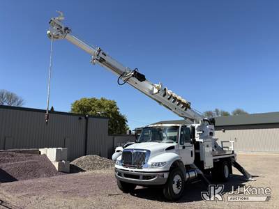 Altec D2050A-TR, 30,000 Lb Digger Derrick