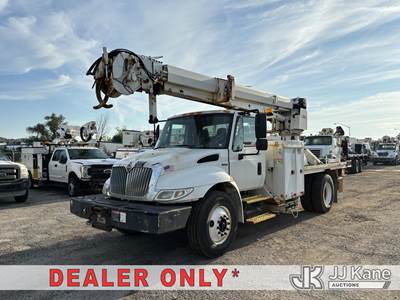 Altec DM47TR, 23,790 Lb Hydraulic Crane