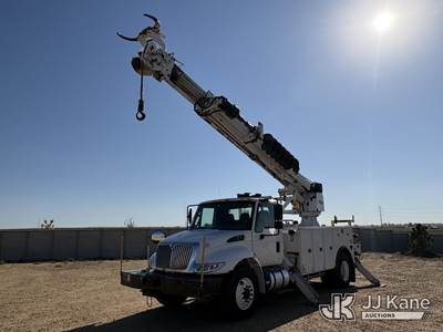 Altec DM47BTR, 23,790 Lb Digger Derrick