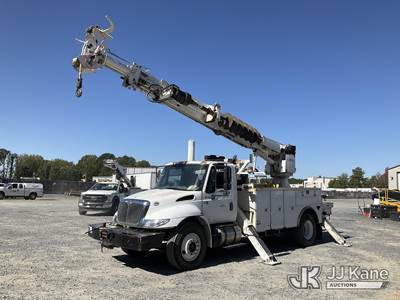 Altec DM47B-TR, 23,790 Lb Digger Derrick