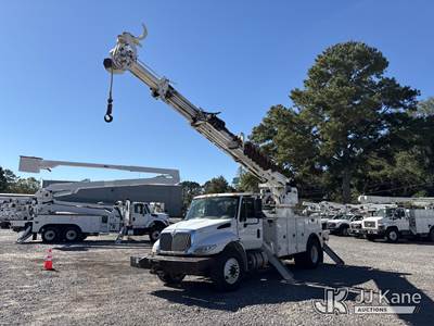 Altec DM47B-TR, 23,790 Lb Digger Derrick