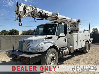Altec DM47B-TR, 23,790 Lb Digger Derrick