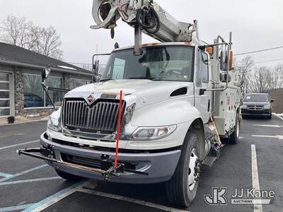 Altec DM45B-TR, 23,790 Lb Digger Derrick