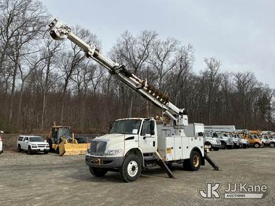 International 4400 Tracked Digger Derrick
