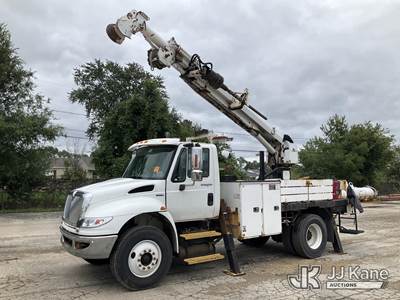Altec DL42-B, 21,120 Lb Digger Derrick