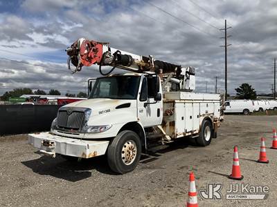 Altec DM45-TR, 26,790 Lb Digger Derrick
