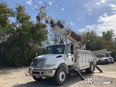 Altec DL45-TR, 30,000 Lb 45 ft, Digger Derrick