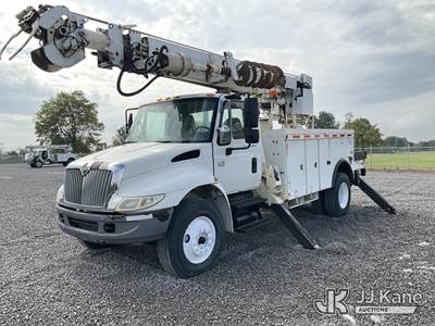 Altec DM45T, 26,790 Lb Digger Derrick