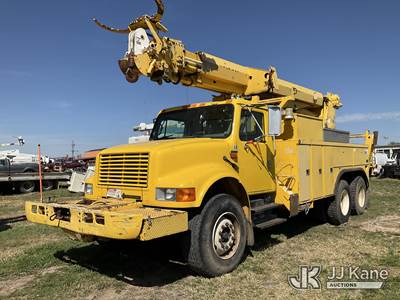 Altec D2050-TR, 30,000 Lb Digger Derrick
