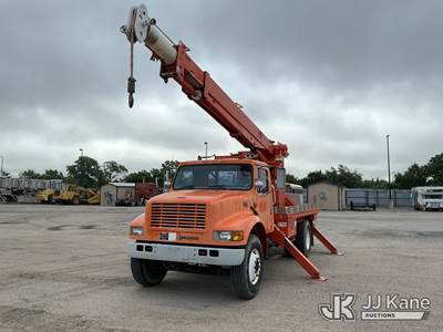 Altec D2045-TR, 30,000 Lb Derrick