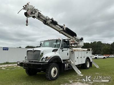 International 7300 Tracked Digger Derrick