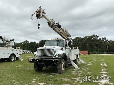 International 7300 Tracked Digger Derrick