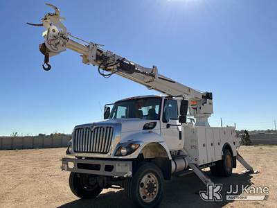 International 7300 Tracked Digger Derrick