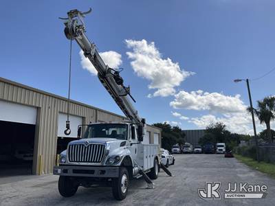 International 7300 Tracked Digger Derrick