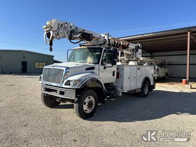 International 7300 Tracked Digger Derrick