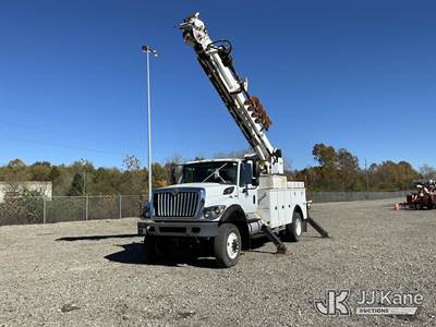 Altec DM47TR, 23,790 Lb Digger Derrick