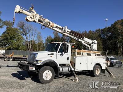 Altec DM47-TR, 23,790 Lb Digger Derrick