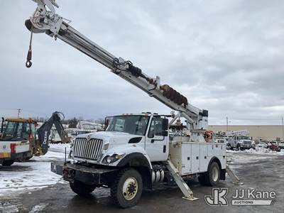 Altec DM47B-TR, 23,790 Lb Digger Derrick