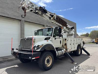 Altec DM47-TR, 23,790 Lb Digger Derrick