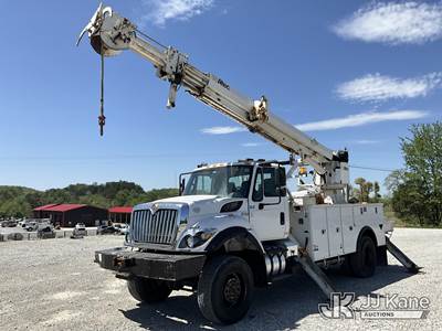 Altec DM47B-TR, 23,790 Lb Digger Derrick